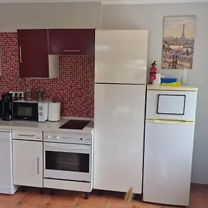 Apartment Lovely With Free Parking, Laibach